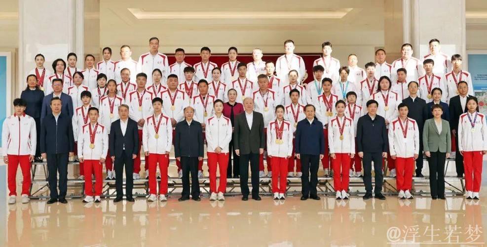 尹力与参加第十五届全运会等赛事的北京运动员教练员代表及群众体育先进代表座谈