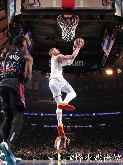 迪温琴佐高效砍下11分7助,三分精准助阵大胜 迪温琴佐高效砍下11分7助,三分精准助阵大胜